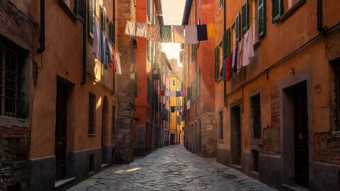 Genoa Caruggi and Old Port Walking Tour: Italy's Forgotten Gem