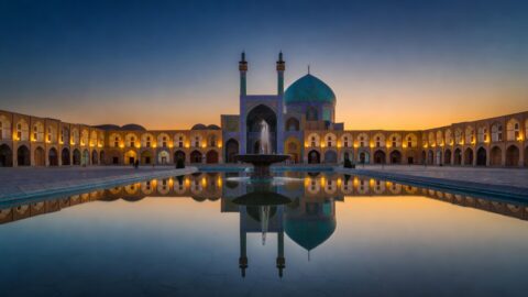 Isfahan Walking Tour: Naqsh-e Jahan Square to the Bazaar