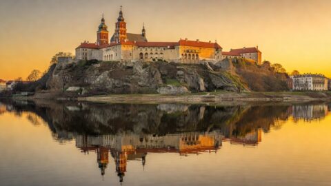 Krakow Walking Tour: Old Town to Wawel Castle