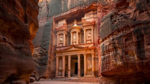 Petra Walking Tour: The Siq Canyon to the Treasury