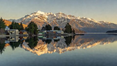 Queenstown Walking Tour: Lakefront to the Remarkables Mountain Views